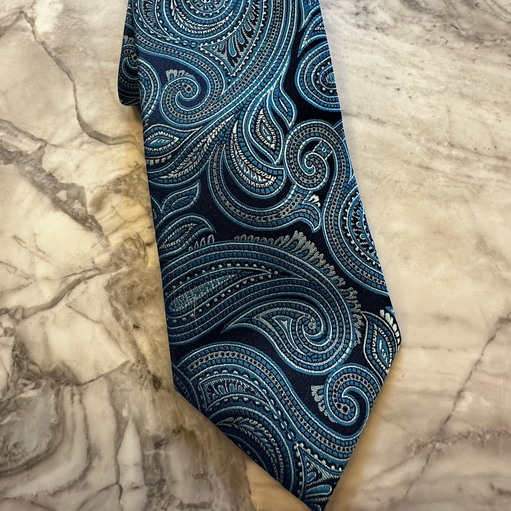 Dockers Blue Paisley Tie, EUC
